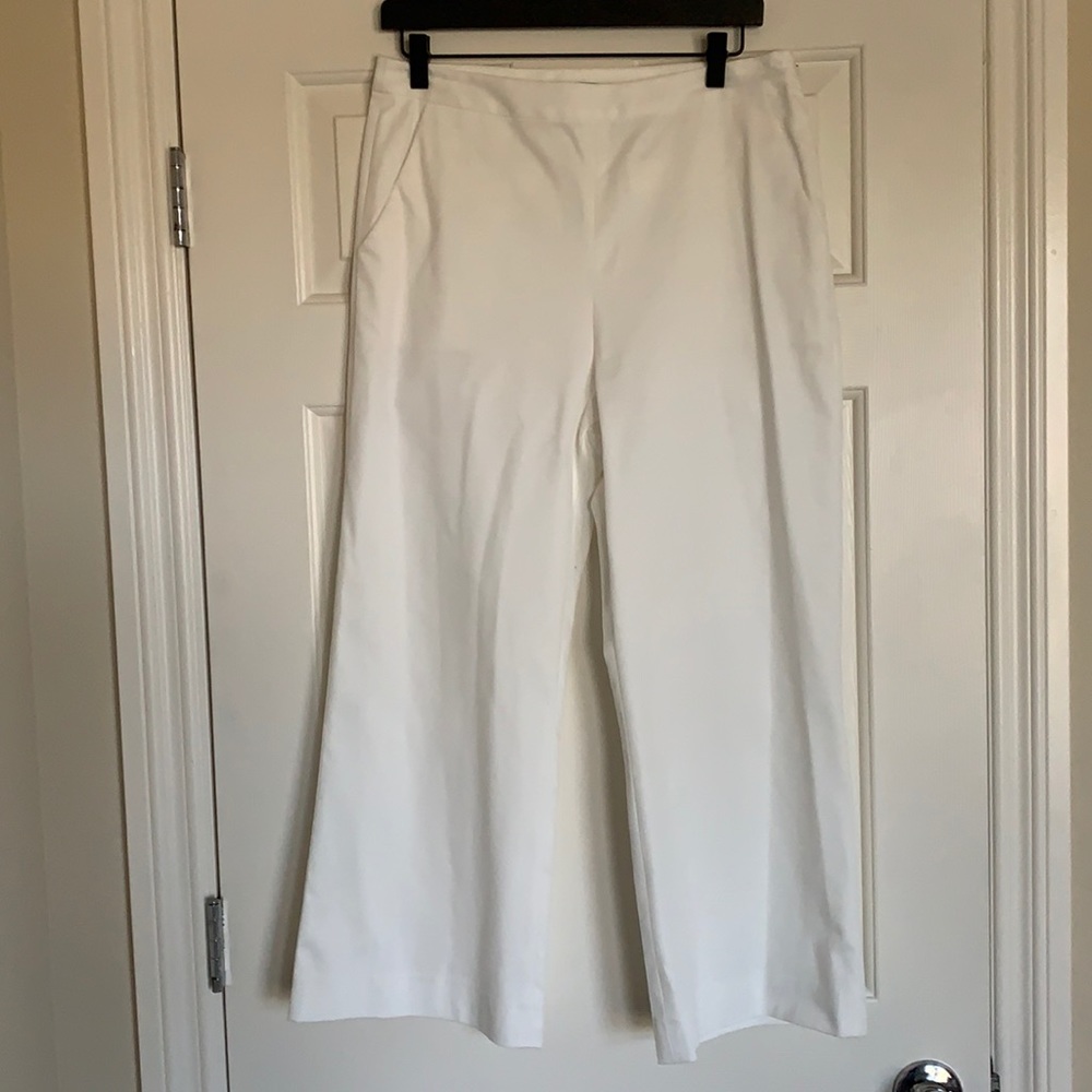 NWT Antonio Melani White Capris Pants